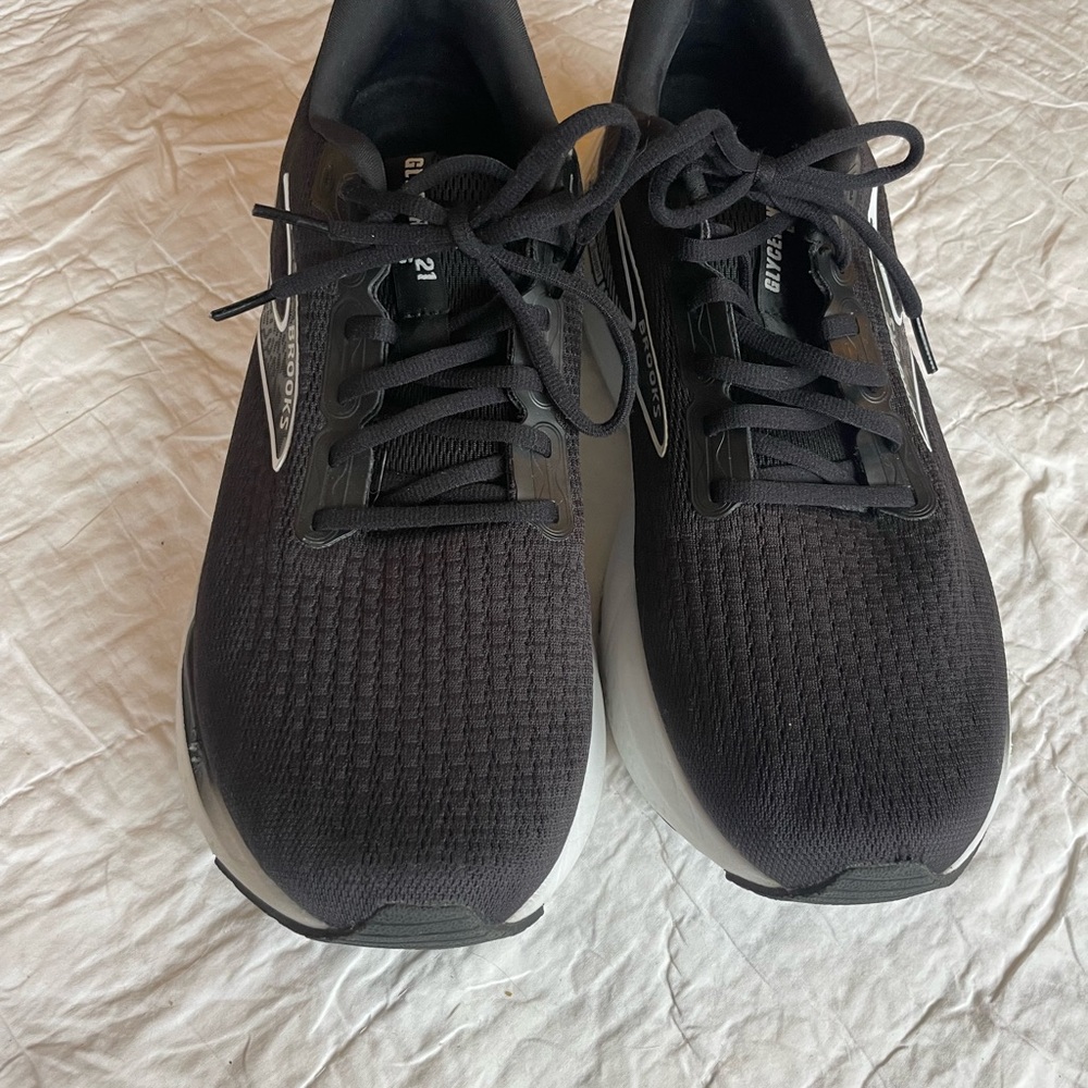 Brooks Men Black and White Athletic Running Shoes, size 12 - Picture 4 of 9
